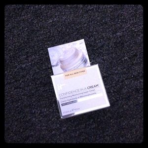 it cosmetics Makeup - IT Cosmetics confidence in a cream it cosmetics Makeup - IT Cosmetics confidence in a cream